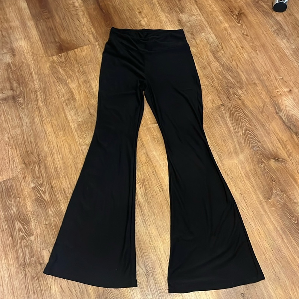 NO BOUNDARIES FLARED LEGGINGS
